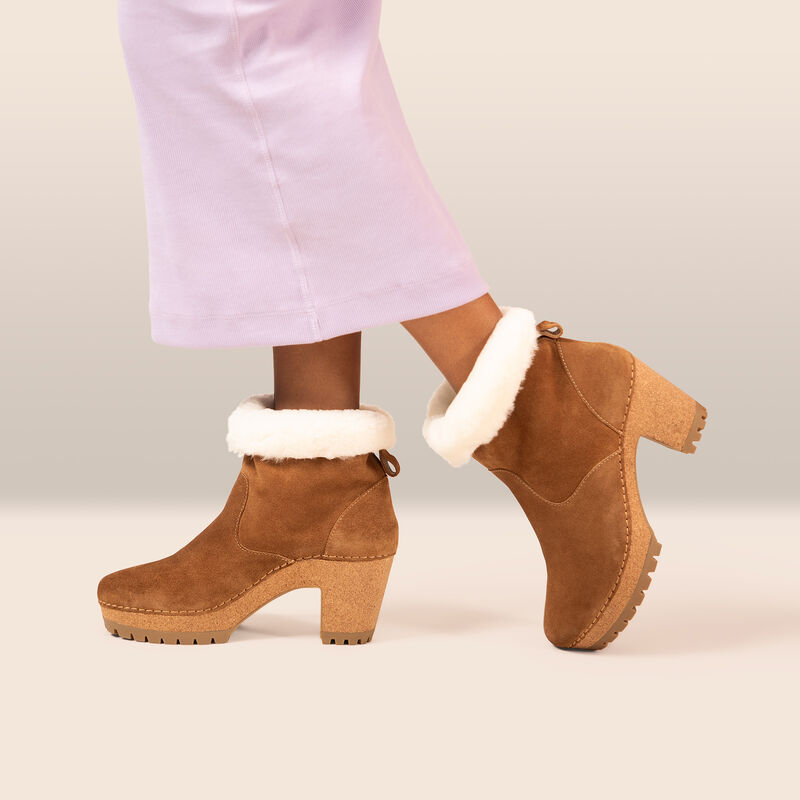 honey shearling lining heeled boot on foot